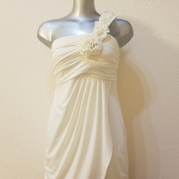 White dress - Picture 2 of 5